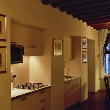Al Pozzo Dei Scoacamini, 100 M From San Marco, Ground Floor Apartamento Veneza Exterior foto
