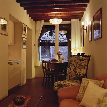 Al Pozzo Dei Scoacamini, 100 M From San Marco, Ground Floor Apartamento Veneza Exterior foto