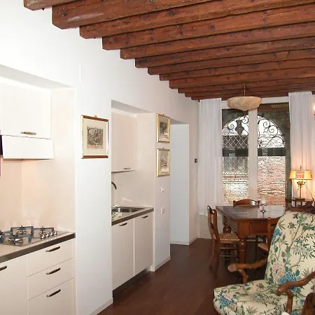 Al Pozzo Dei Scoacamini, 100 M From San Marco, Ground Floor Apartamento Veneza Exterior foto