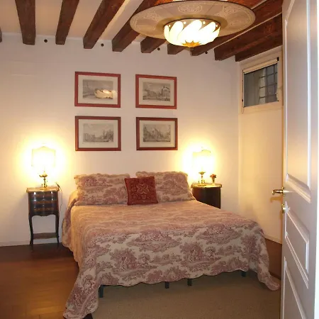 Al Pozzo Dei Scoacamini, 100 M From San Marco, Ground Floor Apartamento Veneza Exterior foto
